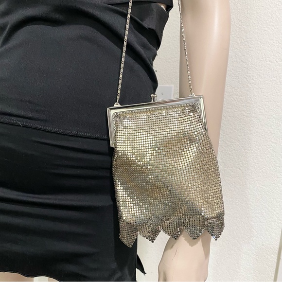 Vintage Unsigned Silver Mesh Clutch Evening Bag - Picture 3 of 11